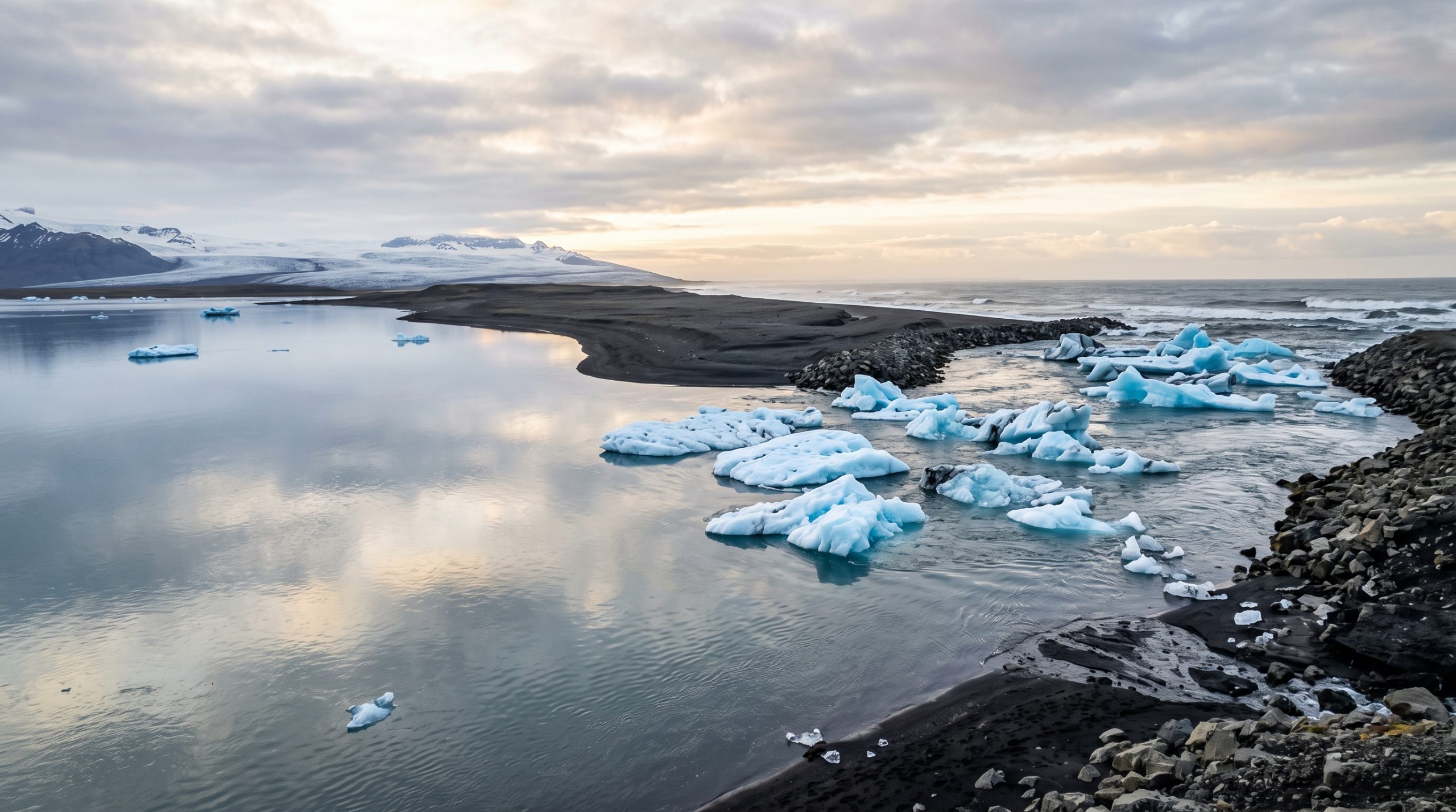 Jokulsarlon Elopement: Timing Your Vows to the Tide